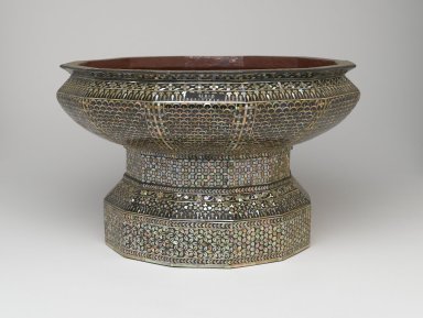  <em>Offering Dish on Pedestal Foot</em>, late 19th century-early 20th century. Wood, lacquer, mother-of-pearl, 8 x 13 1/4 in. (20.3 x 33.7 cm). Brooklyn Museum, Gift of the Doris Duke Foundation, 2003.64.23. Creative Commons-BY (Photo: Brooklyn Museum, 2003.64.23_front_PS2.jpg)