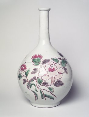  <em>Bottle Vase</em>, 17th century. Porcelain with overglaze enamel decoration, 13 3/4 x 8 1/4 in. (34.9 x 21 cm). Brooklyn Museum, The Peggy N. and Roger G. Gerry Collection, 2004.28.255. Creative Commons-BY (Photo: Brooklyn Museum, 2004.28.255.jpg)