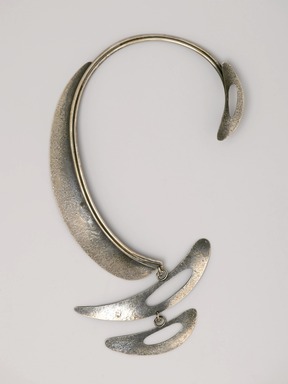 Art Smith (American, born Cuba, 1917–1982). <em>"Patina" Necklace</em>, ca. 1959. Patinated silver alloy, 11 1/8 x 6 1/8 x 1/4 in. (28.3 x 15.6 x 0.6 cm). Brooklyn Museum, Gift of Charles L. Russell, 2007.61.2. Creative Commons-BY (Photo: Brooklyn Museum, 2007.61.2_PS2.jpg)