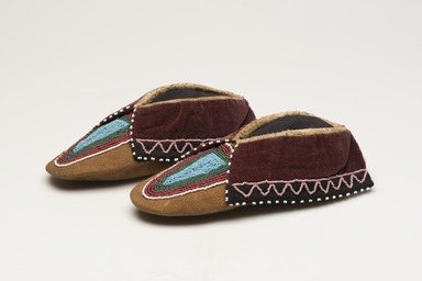 Delaware. <em>Youth Moccasins</em>, ca. 1900. Hide, cloth, beads, 4 1/4 × 1/8 × 7 3/8 in. (10.8 × 0.3 × 18.7 cm). Brooklyn Museum, Gift of the Edward J. Guarino Collection in memory of Edgar J. Guarino, 2016.11.3a-b. Creative Commons-BY (Photo: Brooklyn Museum, 2016.11.3a-b_view01_PS11.jpg)
