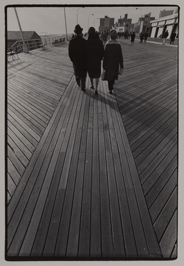 Fred McDarrah (1926–2007, American, b. Brooklyn, NY). <em>Untitled (Coney Island), Brooklyn, New York, December 3, 1972</em>, 12/3/1972. Gelatin silver print (vintage), sheet: 8 × 10 in. (20.3 × 25.4 cm). Brooklyn Museum, Gift from the Goldman-Sonnenfeldt Family, 2023.69.1. © artist or artist's estate (Photo: Brooklyn Museum, 2023.69.1_PS11.jpg)