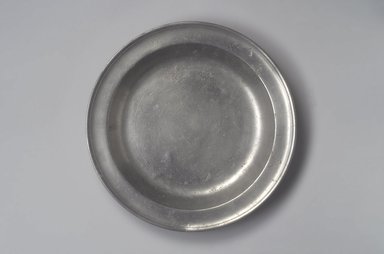 Thomas Danforth. <em>Deep Dish</em>, ca. 1730–1773. Pewter, 1 1/2 x 13 1/4 x 13 1/4 in. (3.8 x 33.7 x 33.7 cm). Brooklyn Museum, Gift of Mrs. Samuel Doughty, 27.539. Creative Commons-BY (Photo: Brooklyn Museum, 27.539.jpg)