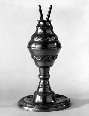 Capen and Molineux. <em>Lamp</em>, 1848–1854. Pewter, Overall: 9 x 5 x 5 in. (22.9 x 12.7 x 12.7 cm). Brooklyn Museum, Gift of Mrs. Samuel Doughty, 27.569. Creative Commons-BY (Photo: Brooklyn Museum, 27.569_bw.jpg)