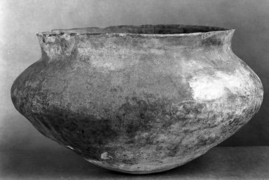  <em>Urn Taken from Takari Cave</em>. Ceramic, 10 × 17 1/2 × 16 1/2 in. (25.4 × 44.5 × 41.9 cm). Brooklyn Museum, Museum Expedition 1930, Robert B. Woodward Memorial Fund and Museum Collection Fund, 30.1410. Creative Commons-BY (Photo: Brooklyn Museum, 30.1410_glass_bw.jpg)