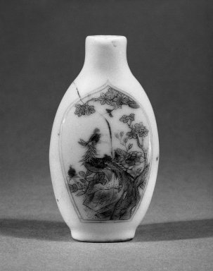  <em>Snuff Bottle</em>, 19th century. Porcelain, overglaze enamels, 3 x 1 11/16 in. (7.6 x 4.3 cm). Brooklyn Museum, Estate of Stewart Culin, Museum Purchase, 30.276.10. Creative Commons-BY (Photo: Brooklyn Museum, 30.276.10_bw.jpg)