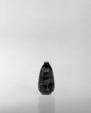  <em>Snuff Bottle</em>, 19th century. Porcelain, 2 3/8 x 1 3/8 in. (6 x 3.5 cm). Brooklyn Museum, Estate of Stewart Culin, Museum Purchase, 30.276.3. Creative Commons-BY (Photo: Brooklyn Museum, 30.276.3_bw.jpg)