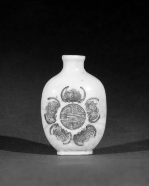  <em>Snuff Bottle</em>, 19th century. Porcelain, red overglaze enamel, 2 1/2 x 1 13/16 in. (6.3 x 4.6 cm). Brooklyn Museum, Estate of Stewart Culin, Museum Purchase, 30.276.5. Creative Commons-BY (Photo: Brooklyn Museum, 30.276.5_bw.jpg)