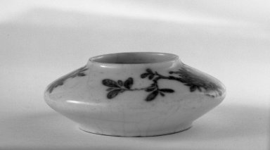  <em>Small Water Pot, Depressed Globular Body</em>, 1736-1795. Porcelain, blue underglaze, 1 1/16 x 2 3/4 in. (2.7 x 7 cm). Brooklyn Museum, Gift of the executors of the Estate of Colonel Michael Friedsam, 32.1023. Creative Commons-BY (Photo: Brooklyn Museum, 32.1023_bw.jpg)