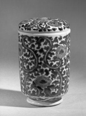  <em>Jar With Cover</em>, 1662-1722. Porcelain with cobalt-blue underglaze decoration, 5 13/16 x 3 3/8 in. (14.8 x 8.6 cm). Brooklyn Museum, Gift of the executors of the Estate of Colonel Michael Friedsam, 32.1031a-b. Creative Commons-BY (Photo: Brooklyn Museum, 32.1031a-b_acetate_bw.jpg)