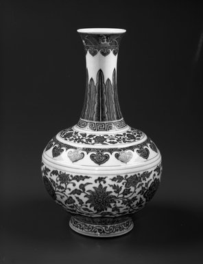  <em>Shang Vase</em>, 1736-1795. Porcelain with cobalt underglaze decoration, 14 3/4 × 9 9/16 in. (37.5 × 24.3 cm). Brooklyn Museum, Gift of the executors of the Estate of Colonel Michael Friedsam, 32.1032.1. Creative Commons-BY (Photo: Brooklyn Museum, 32.1032.1_bw.jpg)