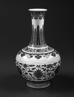  <em>Shang Vase</em>, 1736–1795. Porcelain with cobalt underglaze decoration, 14 1/4 x 8 7/8 in. (36.2 x 22.5 cm). Brooklyn Museum, Gift of the executors of the Estate of Colonel Michael Friedsam, 32.1032.2. Creative Commons-BY (Photo: Brooklyn Museum, 32.1032.2_bw.jpg)