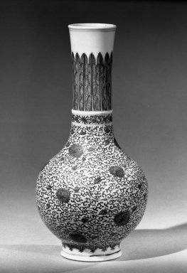  <em>Vase</em>, 1662-1722. Porcelain with cobalt-blue underglaze decoration, 10 3/16 x 8 7/8 in. (25.8 x 22.5 cm). Brooklyn Museum, Gift of the executors of the Estate of Colonel Michael Friedsam, 32.1037. Creative Commons-BY (Photo: Brooklyn Museum, 32.1037_acetate_bw.jpg)