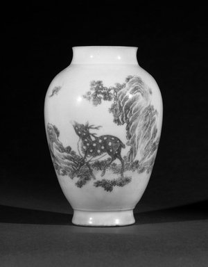  <em>Small Vase</em>, 1662-1772. Porcelain with copper-red underglaze decoration, 5 3/8 x 3 5/8 in. (13.6 x 9.2 cm). Brooklyn Museum, Gift of the executors of the Estate of Colonel Michael Friedsam, 32.1088. Creative Commons-BY (Photo: Brooklyn Museum, 32.1088_bw.jpg)