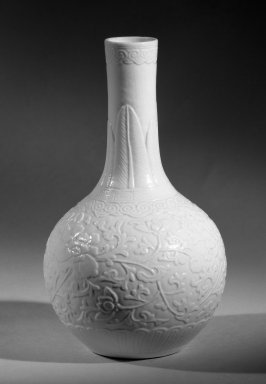  <em>Vase</em>, 1662-1772. Porcelain, glaze, 8 1/8 x 4 3/4 in. (20.7 x 12 cm). Brooklyn Museum, Gift of the executors of the Estate of Colonel Michael Friedsam, 32.1146. Creative Commons-BY (Photo: Brooklyn Museum, 32.1146_acetate_bw.jpg)