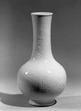  <em>Medium Sized Bottle Shaped Vase</em>, 18th century. Porcelain, glaze, 9 1/4 x 5 in. (23.5 x 12.7 cm). Brooklyn Museum, Gift of the executors of the Estate of Colonel Michael Friedsam, 32.1148. Creative Commons-BY (Photo: Brooklyn Museum, 32.1148_acetate_bw.jpg)