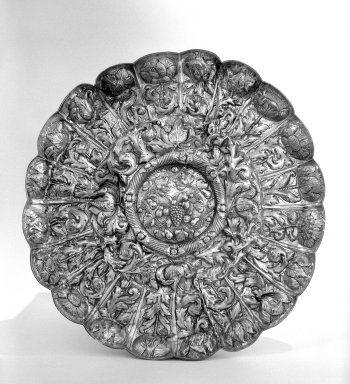  <em>Hammered Tray</em>, ca.1700-1721. Silver, 2 x 21 1/2 in., 3.5 lb. (5.1 x 54.6 cm, 1.6kg). Brooklyn Museum, Gift of George Foster Peabody, 32.14. Creative Commons-BY (Photo: Brooklyn Museum, 32.14_bw.jpg)