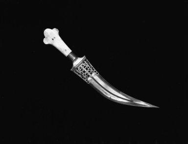  <em>Dagger</em>, 19th century., 12 in. (30.5 cm). Brooklyn Museum, Gift of the executors of the Estate of Colonel Michael Friedsam, 32.768. Creative Commons-BY (Photo: Brooklyn Museum, 32.768_bw.jpg)