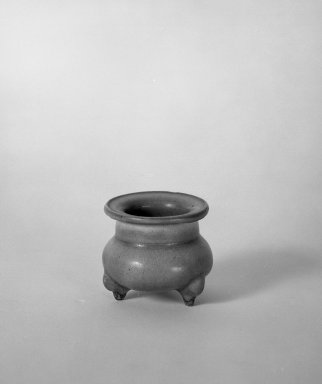  <em>Tripod Brazier</em>, 1127-1234. Jun-ware high-fired ware (stoneware or porcelain), 2 3/8 x 2 15/16 in. (6 x 7.5 cm). Brooklyn Museum, Gift of the executors of the Estate of Colonel Michael Friedsam, 32.890a-b. Creative Commons-BY (Photo: Brooklyn Museum, 32.890a_bw.jpg)