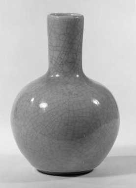  <em>Globular Vase</em>, 1662-1722. Porcelain with monochrome glaze, 5 15/16 x 4 5/16 in. (15.1 x 11 cm). Brooklyn Museum, Gift of the executors of the Estate of Colonel Michael Friedsam, 32.904. Creative Commons-BY (Photo: Brooklyn Museum, 32.904_acetate_bw.jpg)