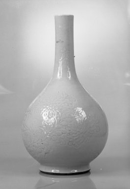  <em>Large Bottle Shaped Vase</em>, 1736-1795. Porcelain, glaze, 15 1/2 x 8 5/8 in. (39.4 x 21.9 cm). Brooklyn Museum, Gift of the executors of the Estate of Colonel Michael Friedsam, 32.919. Creative Commons-BY (Photo: Brooklyn Museum, 32.919_bw.jpg)