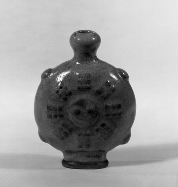  <em>Small Flask</em>, 18th century. Buff stoneware, 3 9/16 x 2 3/4 in. (9 x 7 cm). Brooklyn Museum, Gift of the executors of the Estate of Colonel Michael Friedsam, 32.934. Creative Commons-BY (Photo: Brooklyn Museum, 32.934_acetate_bw.jpg)