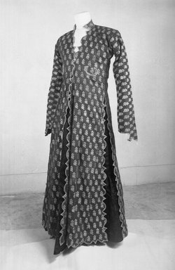 <em>Woman's Dress Coat</em>. Brooklyn Museum, Museum Collection Fund, 33.155. Creative Commons-BY (Photo: Brooklyn Museum, 33.155_glass_bw.jpg)