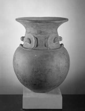  <em>Large Pot</em>. Pottery, 19 5/16 x 13 3/4 in. (49 x 35 cm). Brooklyn Museum, Museum Expedition 1933, Purchased with funds given by Jesse Metcalf, 33.669. Creative Commons-BY (Photo: Brooklyn Museum, 33.669_acetate_bw.jpg)