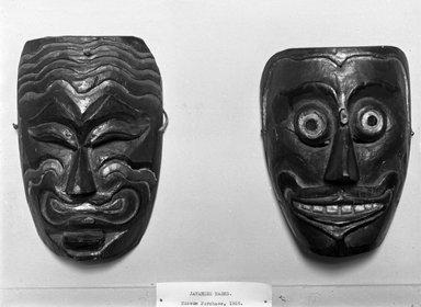  <em>Mask</em>. Wood, paint Brooklyn Museum, Brooklyn Museum Collection, 34.42. Creative Commons-BY (Photo: , 34.32_34.42_glass_bw.jpg)