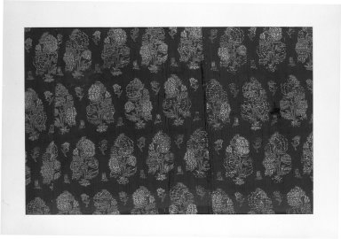  <em>Square Textile</em>, 17th century. Brocade, 13 1/4 x 13 9/16 in. (33.7 x 34.5 cm). Brooklyn Museum, Gift of Pratt Institute, 34.408. Creative Commons-BY (Photo: Brooklyn Museum, 34.408_acetate_bw.jpg)