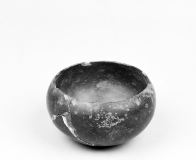 Southwest (unidentified). <em>Polished Blackware Bowl</em>. Ceramic, 3 1/4 × 6 × 6 in. (8.3 × 15.2 × 15.2 cm). Brooklyn Museum, Brooklyn Museum Collection, 34.594. Creative Commons-BY (Photo: Brooklyn Museum, 34.594_bw.jpg)