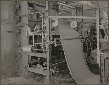 Lewis Wickes Hine (American, 1874–1940). <em>Drying</em>, 1933. Gelatin silver print, image: 10 1/2 x 13 1/2 in. (26.7 x 34.3 cm). Brooklyn Museum, Gift of Shelton Looms, 34.6091.17 (Photo: Brooklyn Museum, 34.6091.17_PS11.jpg)