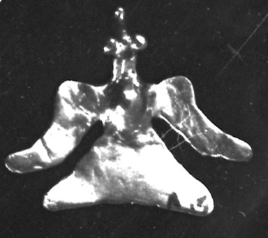  <em>Gold Pendant in the Form of a Duck</em>. Gold, 1in. (2.6cm). Brooklyn Museum, Alfred W. Jenkins Fund, 35.172. Creative Commons-BY (Photo: Brooklyn Museum, 35.172_acetate_bw.jpg)