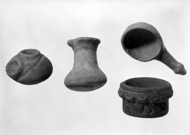  <em>Small, Long-Necked Pot</em>. Clay Brooklyn Museum, Frank Sherman Benson Fund and the Henry L. Batterman Fund, 37.3009PA. Creative Commons-BY (Photo: , 35.1800_37.3009PA_39.338_76.166.37_group_bw.jpg)