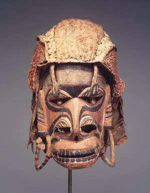  <em>Mask (Tatanua)</em>, 19th century. Wood, rattan, barkcloth, fiber, seeds, sea sponge, tapestry turban snail (Turbo petholatus) opercula, pigment, 13 × 14 × 10 in. (33 × 35.6 × 25.4 cm). Brooklyn Museum, Gift of Russell Sturgis, 35.2212. Creative Commons-BY (Photo: Brooklyn Museum, 35.2212_transp6191.jpg)