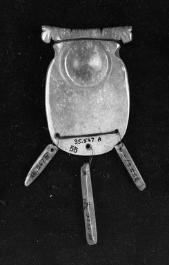  <em>Pendant with Three Drops</em>. Jade Brooklyn Museum, Alfred W. Jenkins Fund, 35.567a-d. Creative Commons-BY (Photo: Brooklyn Museum, 35.567a-d_acetate_bw.jpg)