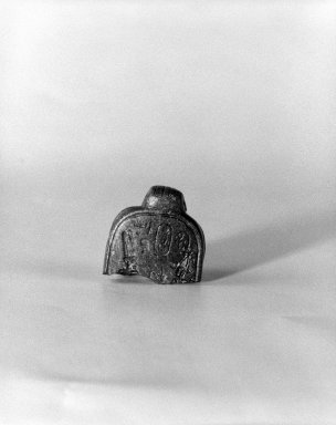  <em>Fragment of a Seal Stamp</em>. Serpentine, 7/8 x 15/16 x 15/16 in. (2.3 x 2.4 x 2.4 cm). Brooklyn Museum, Charles Edwin Wilbour Fund, 37.1118E. Creative Commons-BY (Photo: Brooklyn Museum, 37.1118E_bw_SL1.jpg)