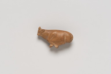  <em>Bound Cow or Bull Inscribed for Thutmose I</em>, ca. 1493–1479 B.C.E. Jasper (possibly), 9/16 x 5/16 x 15/16 in. (1.4 x 0.8 x 2.4 cm). Brooklyn Museum, Charles Edwin Wilbour Fund, 37.1323E. Creative Commons-BY (Photo: Brooklyn Museum, 37.1323E_top_PS20.jpg)