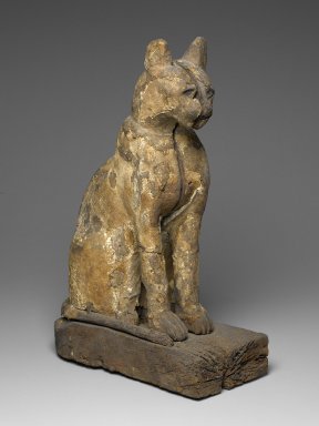  <em>Cat Coffin</em>, 664–332 B.C.E. Wood, gesso, linen, pigment, gold leaf, animal remains (Felis sylvestris, Felis libyca, or Felis chaus), 21 1/4 × 7 1/2 × 14 1/8 in. (54 × 19.1 × 35.9 cm). Brooklyn Museum, Charles Edwin Wilbour Fund, 37.1942E. Creative Commons-BY (Photo: Brooklyn Museum, 37.1942E_PS2.jpg)