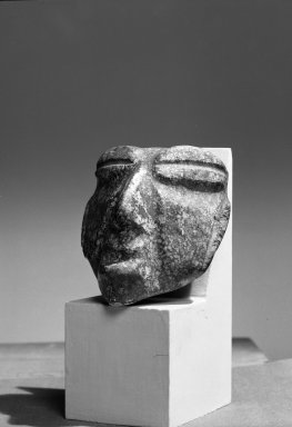  <em>Head</em>. Stone Brooklyn Museum, 37.297. Creative Commons-BY (Photo: Brooklyn Museum, 37.297_acetate_bw.jpg)