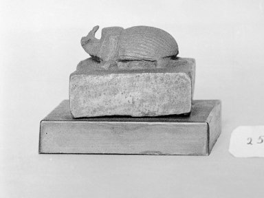  <em>Small Coffin for a Scarabeus</em>. Bronze, 1 1/4 x 7/8 x 1 7/16 in. (3.1 x 2.2 x 3.7 cm). Brooklyn Museum, Charles Edwin Wilbour Fund, 37.413E. Creative Commons-BY (Photo: Brooklyn Museum, 37.413E_glass_SL1.jpg)