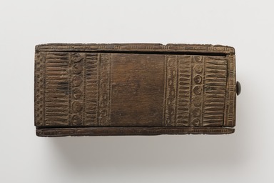 <em>Cosmetic Box</em>, ca. 1336–1295 B.C.E. Wood (acacia?), pigment (Egyptian blue), 1 9/16 × 3 × 6 3/8 in. (4 × 7.6 × 16.2 cm). Brooklyn Museum, Charles Edwin Wilbour Fund, 37.602Ea-b. Creative Commons-BY (Photo: Brooklyn Museum, 37.602Ea-b_overall01_PS20.jpg)