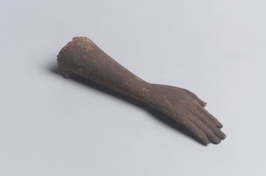  <em>Forearm and Hand of Statuette</em>, ca. 1352-1336 B.C.E. Wood, pigment, Length: 5 3/8 in. (13.7 cm). Brooklyn Museum, Gift of the Egypt Exploration Society, 37.615.1. Creative Commons-BY (Photo: Brooklyn Museum, 37.615.1_left.jpg)