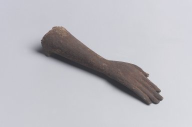  <em>Forearm and Hand of Statuette</em>, ca. 1352–1336 B.C.E. Wood, pigment, Length: 5 3/8 in. (13.7 cm). Brooklyn Museum, Gift of the Egypt Exploration Society, 37.615.1. Creative Commons-BY (Photo: Brooklyn Museum, 37.615.1_left.jpg)