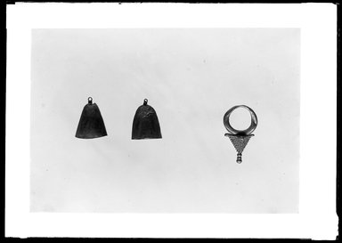 <em>Earring</em>, 7th-6th century B.C.E. Gold, 1 1/4 in. (3.1 cm). Brooklyn Museum, Charles Edwin Wilbour Fund, 37.751E. Creative Commons-BY (Photo: , 37.751E_37.845E_37.846E_GrpA_SL4.jpg)