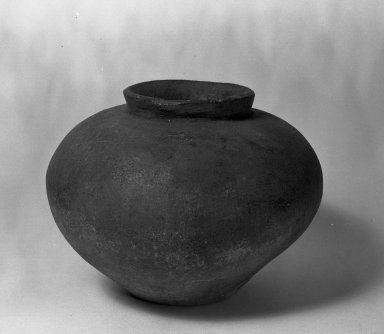  <em>Heavy Bowl</em>. Clay Brooklyn Museum, Museum Expedition 1938, Dick S. Ramsay Fund, 38.588. Creative Commons-BY (Photo: Brooklyn Museum, 38.588_acetate_bw.jpg)
