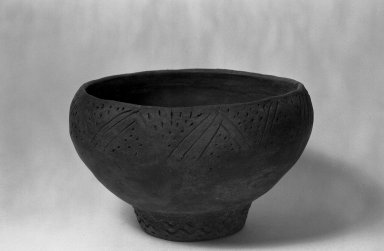  <em>Monochrome Bowl</em>. Clay Brooklyn Museum, Museum Expedition 1938, Dick S. Ramsay Fund, 38.590. Creative Commons-BY (Photo: Brooklyn Museum, 38.590_acetate_bw.jpg)