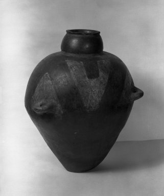 <em>Large Water Jar</em>. Clay Brooklyn Museum, Museum Expedition 1938, Dick S. Ramsay Fund, 38.595. Creative Commons-BY (Photo: Brooklyn Museum, 38.595_acetate_bw.jpg)