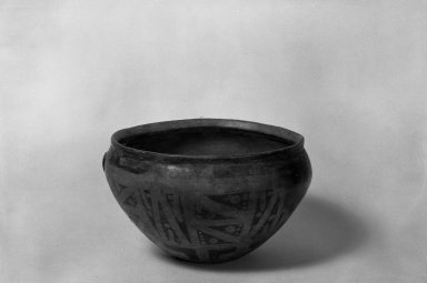  <em>Bowl</em>. Clay Brooklyn Museum, Museum Expedition 1938, Dick S. Ramsay Fund, 38.615. Creative Commons-BY (Photo: Brooklyn Museum, 38.615_acetate_bw.jpg)