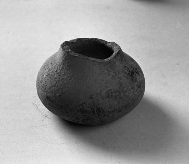  <em>Bowl</em>. Clay Brooklyn Museum, 38.70. Creative Commons-BY (Photo: Brooklyn Museum, 38.70_acetate_bw.jpg)