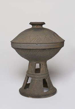  <em>Pedestal Bowl with Lid</em>, 5th century. Stoneware, 7 7/8 x 5 1/2 in. (20 x 14 cm). Brooklyn Museum, Gift of Sir George Sanson, 40.519a-b. Creative Commons-BY (Photo: , 40.519a-b_PS11.jpg)